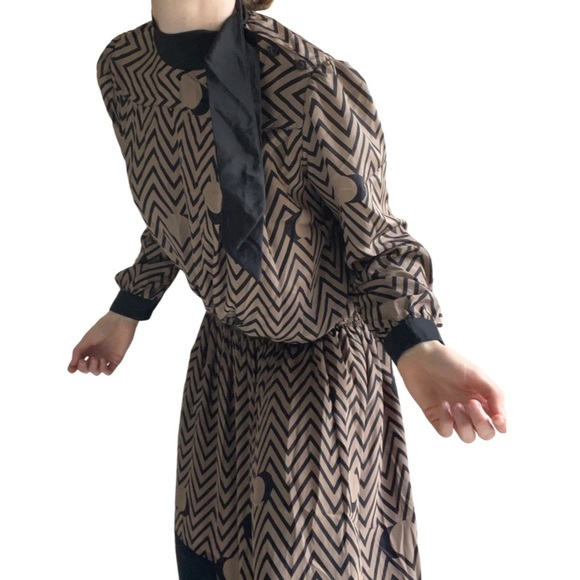 Impeccable true vintage 1960’s dress by KENNEDY’s. Tagged 12 - Picture 4 of 9